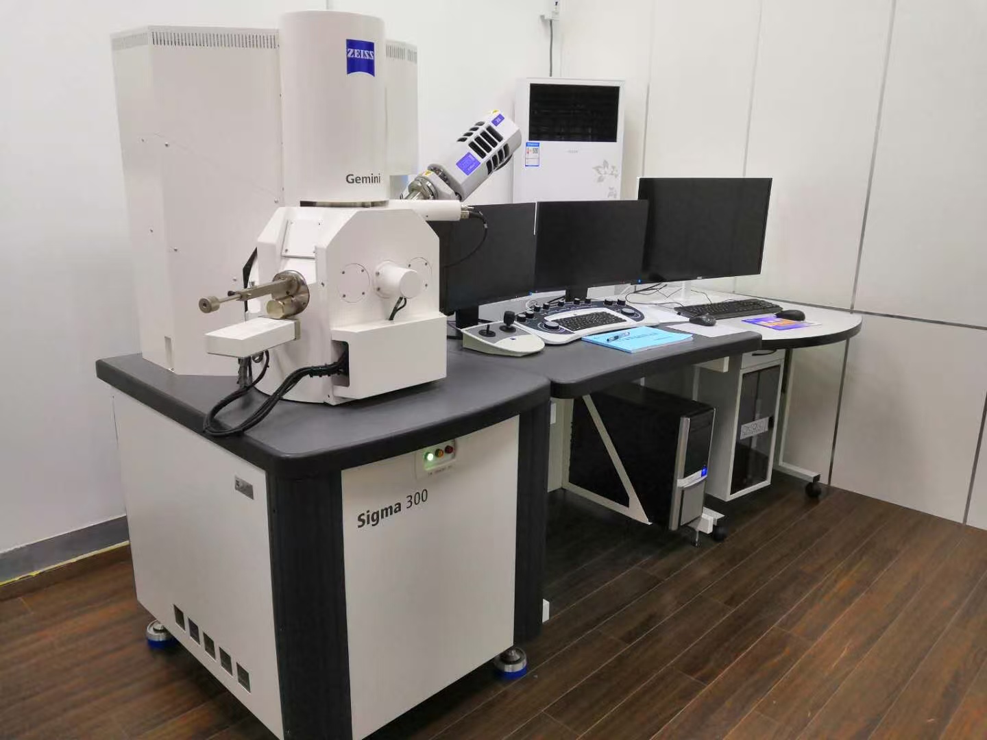 ZEISS Sigma 300 scanning electron microscope